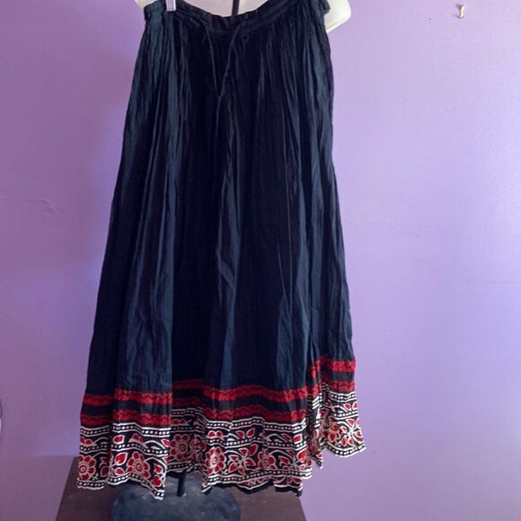 Sag Harbor Floral Skirt M Dark Blue Red Broomstick Boho Elastic Waist - Picture 1 of 3
